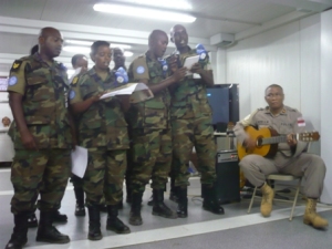 Kolaborasi Vocal Group dari Rwanda Batalion dan FPU